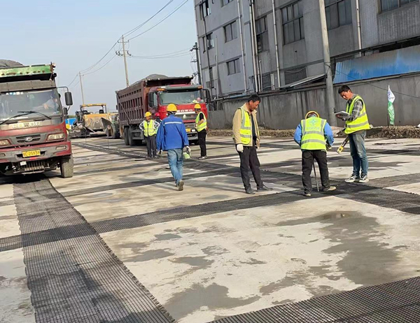 彭阳老材料的新故事：玻璃纤维土工格栅如何在‘白改黑’浪潮中重获新生？